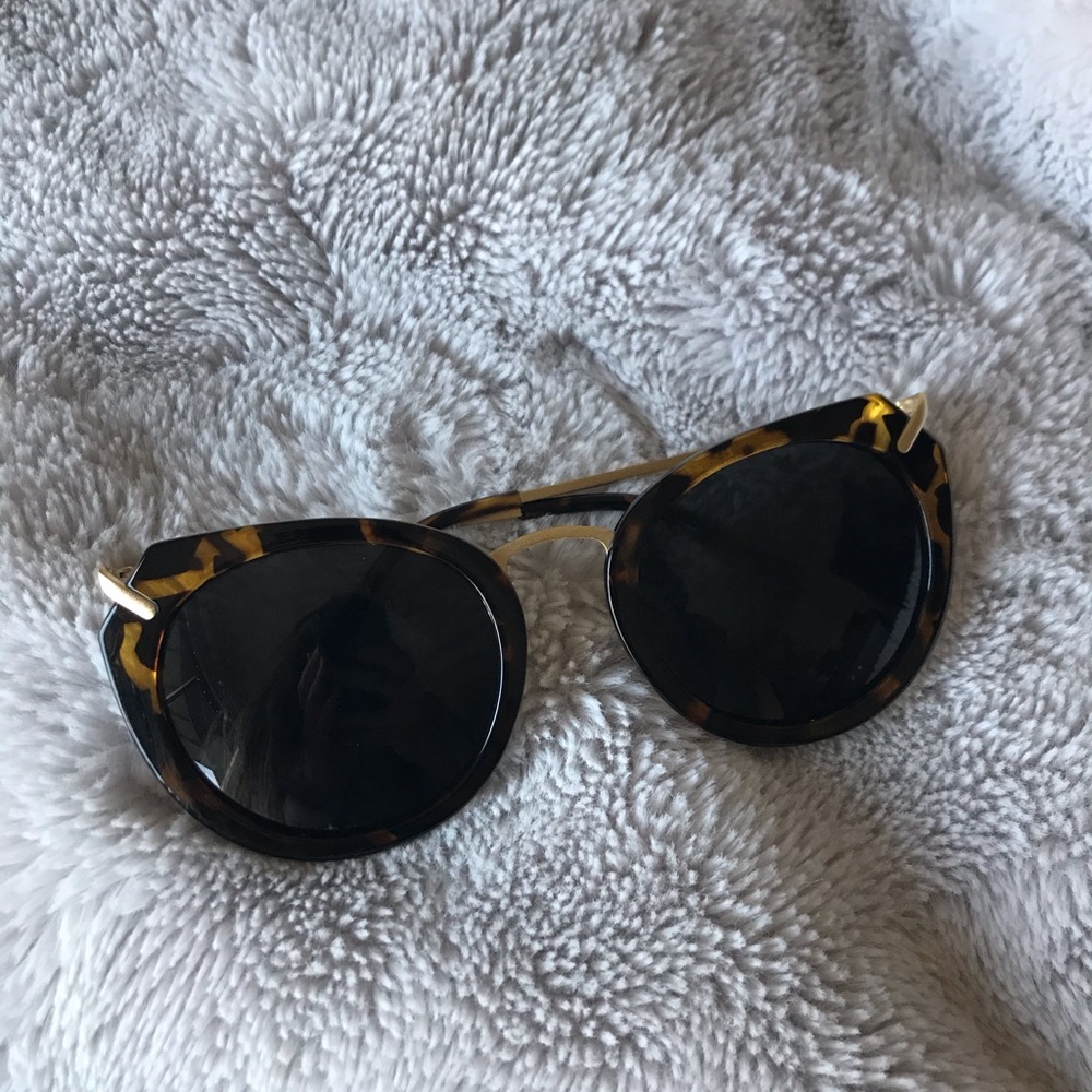 Tortoise Shell Sunnies